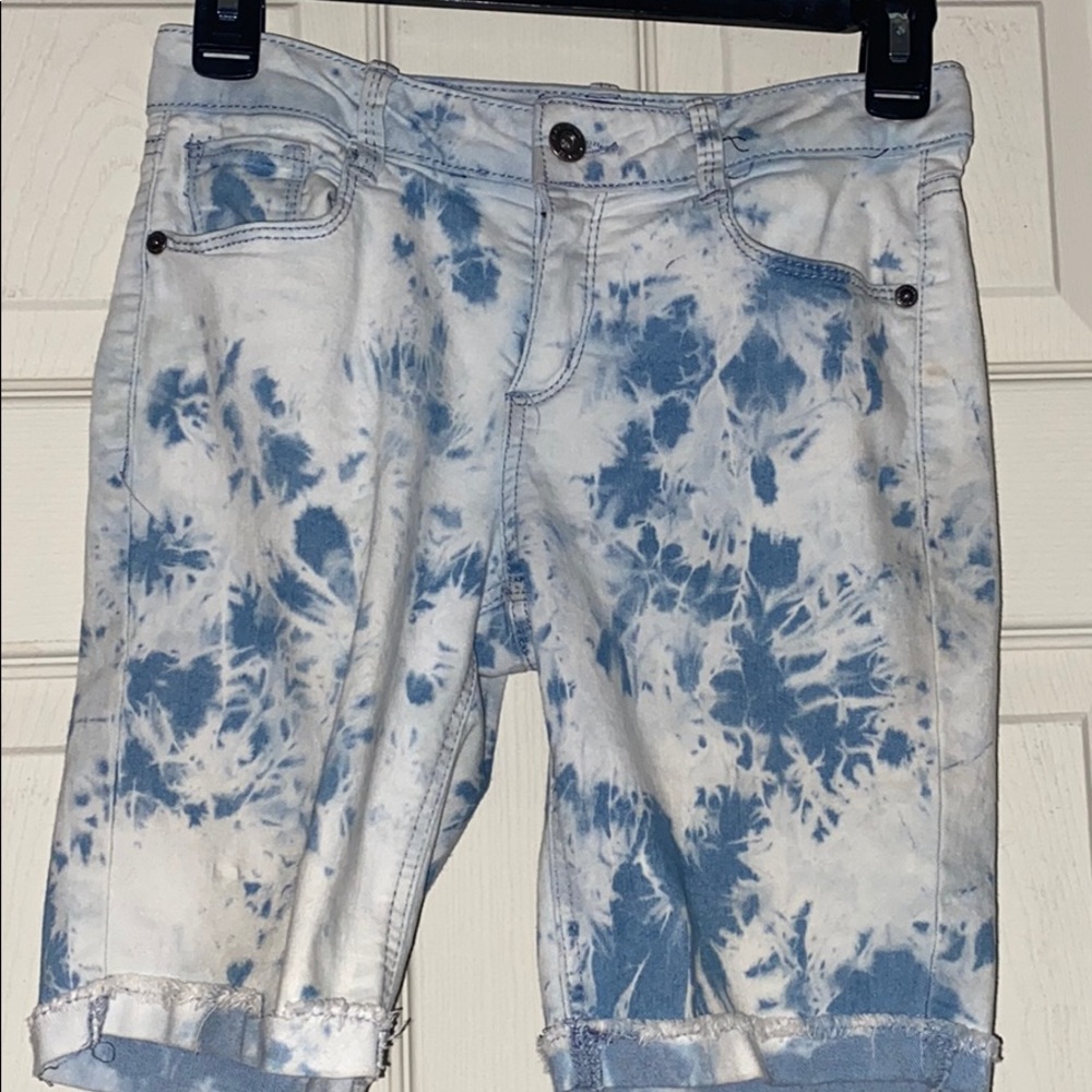 Bleach dye jean shorts for girls